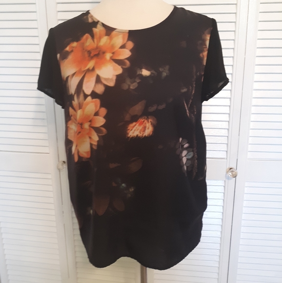 Lucy & Laurel Tops - Lucy & Laurel floral blouse top sz small *B
